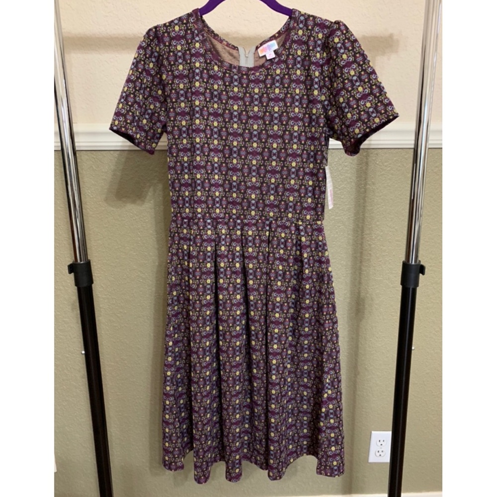 Medium LuLaRoe Amelia